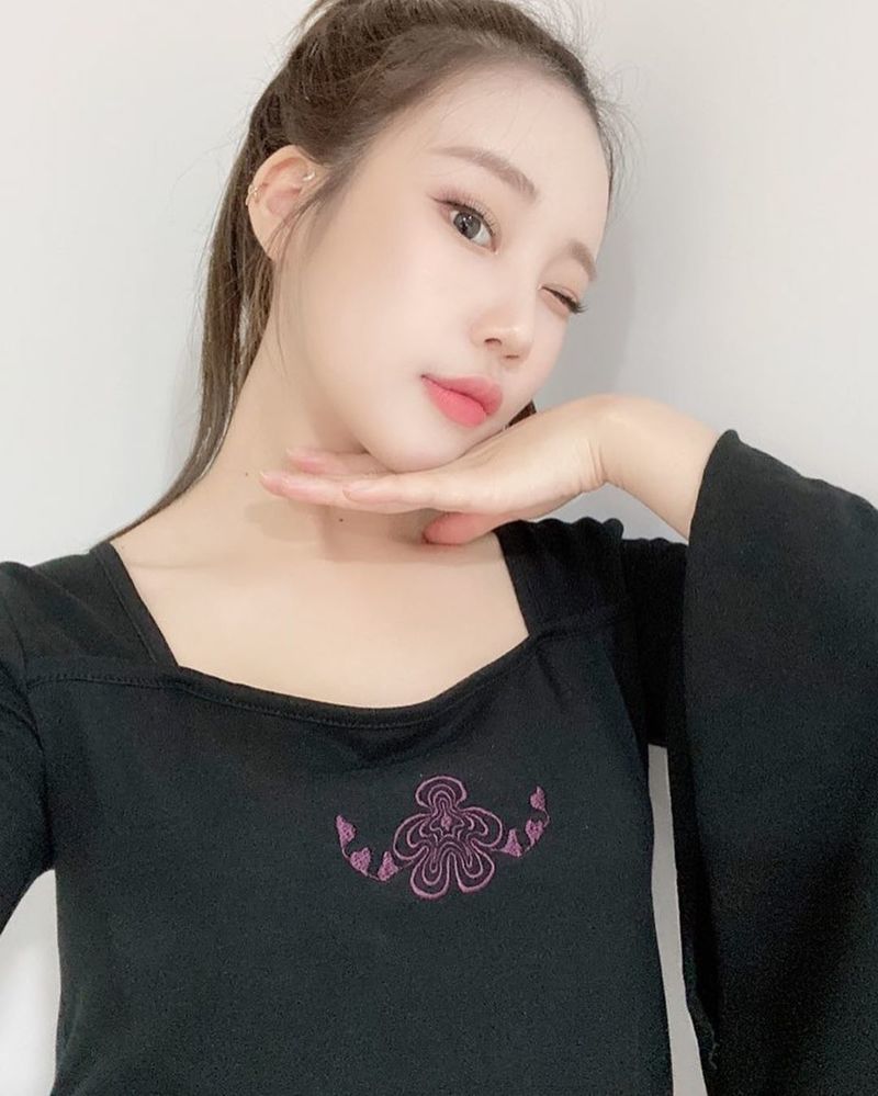 JooE boasted a refreshing Vitamin visual.Group Momoland member JooE wrote on the official Instagram page on June 18: Mary (Momoland official fandom name) suffered a day today.I always thank you. In the photo, JooE winks in a ponytail, with his lips outstretched and showing off his prettier beauty.han jung-won