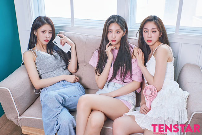 Girl group Lovelyzs Americas, JiSoo, and tugs pictures were released.On the 19th, Tenstar released a July issue photo with Lovelyz Americas, JiSoo and Tow.In this photo, which was taken with the concept of Home Vacance, the Americas, JiSoo, and Toyin completed a picture with a Summer atmosphere with fresh and refreshing charm.Another costume attracted attention by radiating the charm of the alluring atmosphere.This is the first time that the picture of the Americas, JiSoo, and the Towing Union is more special, including JiSoo, which is famous for its resemblance, and visual synergy caused by the Towing and the Americas.Lovelyz, who was in his seventh year of debut this year, was independent of all the members: the Americas, JiSoo, and Ye-in, whose members houses told their small routines from episodes to their usual body care.The complete comeback was also one of the hottest interests among Lovelyz members.If the members meet their eyes, they talk about comeback, the Americas said. I want to try a concept that Lovelyz has not done so far.I wonder if Lovelyz has turned into a hip-hugging figure in a bandana that suits Summer, he said.Lovelyz members are active in various fields with their talents and talents.Kay (Kim Ji-yeon) and Ryu Su-jeong acted as Solo, and the Americas appeared in a number of entertainments including KBS2 entertainment Sweet Adult Life and MBC Everlon Video Star.When asked who the group was most eye-catching recently, the Americas shook its head, saying, New singer Ryu Su-jeong.The Americas, JiSoo, and Toyne recalled the moments when they were empowered by the love they had received from their fans.The Americas captured the comments sent by fans while broadcasting live, and confessed that they made a folder separately on their cell phones and stored it from time to time.