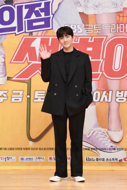 Can the SBS drama station, which has earned pride with The King, regain its smile with Convenience store morning star with Ji Chang-wook and Kim Yoo-jung?On the afternoon of the 19th, a production presentation of SBSs new gilt drama Convenience store Morning Star (playplayplay by Son Geun-joo, director Lee Myung-woo, production Taewon Entertainment) was held through online live broadcasts.Leading actors Actor Ji Chang-wook, Kim Yoo-jung, and Lee Myung-woo PD, who directed the film, attended.The original Convenience Store Morning Star by Webtoon depicts a 24-hour unpredictable comic romance in which Hunnam manager Choi Dae-heon (Ji Chang-wook) and 4-dimensional Albany Jung Sae-byeol (Kim Yoo-jung) stage the Convenience store.It is a drama that Lee Myung-woo PD, who recorded the highest audience rating of 22.0% last year with heat-blooded priest.Ji Chang-wook, who returned to tvN I Melt Me after his discharge, chose Convenience Store Morning Star as his next work, and played Choi Dae-heon, manager of Convenience store in the drama.It is also a SBS work that has been done in three years since Suspicious Partner.Choi Dae-heon is honest and pure, but he is full of passion, he said. It is not like he has a special ability like the main character of other dramas.Its very realistic, indecisive. Im having fun with such a person. The person himself is not so cool, so you should not expect a nice look. Kim Yoo-jung, who is divided into four-dimensional alba students, said, If you want something, you are a passionate friend who does it straight away. I have a warm heart that I want to protect people who I value.I meet with the manager and grow up in the Convenience store by sharing with my family and neighbors.I said, I am trying to protect my favorite and favorite person. I will give my body to my friends, my favorite people, and my loved ones. I have a lot of goodwill.And when the manager is in crisis, the morning star is trying to help him out.Both body fights and horse fights are good, he introduced Character.Ji Chang-wook said, I did not talk much about each other when I first met, he said. I had a lot of work left, but I was worried about how to get close in the future.Fortunately, she was naturally close to me when I talked a lot while shooting. Thank you for being very considerate at the scene.Kim Yoo-jung said, I have become a lot close and I am always laughing and shooting at the scene. Ji Chang-wook laughed, I am always laughing but I am shooting more than 90% of each other.Lee Myung-woo Pedi said: At first, two people were inside and out, I wanted to say, When would that happen? but now Im close.For the director, it is also important that the scene is very bright, but at the same time, it is necessary to be quiet and focused.At one point, I wanted to say, What to do... (laughs) Theres a chemi that you feel when youre playing games and chatting, and in a natural atmosphere when youre rehearsing.I laugh, bring out good chemistry, propose various ideas, and have a very pleasant atmosphere. I also have a lot of coffee tea. I am so happy. The host asked Ji Chang-wook about the modifier he wanted to hear, and suggested a national manager, so Ji Chang-wook said, I am ashamed of the modifier and embarrassed to speak with my mouth.I think it would be good to attach any modifiers, he said. In the drama, it is a master. It is a little bit more than a manager.Kim Yoo-jung added, It is a narrow field.Ji Chang-wook commented on comic Acting in the drama, Just funny Acting, Im actually the least biting character in this drama.Its a booky figure in the neighborhood. When Mr. Yu-Jeong prepared Action, I stayed still and did nothing.(Laughing) I actually had fun shooting when I was doing comic acting on the spot. The director gave me a lot of fun ideas.I do not know if comic Acting is right, but I hope viewers will have fun. Lee Myung-woo Feedy said: There is a point that should be broken correctly, and actors with a strong female fandom hate to break, so they try to compromise on the right line.But Ji Chang-wook, who watched the compilation once or twice, said, I need to go more. After that, I wanted to be able to do that at the scene.After this drama, I was worried that I was not going to do it.From the point of view of the director, there are times when you are tired, and when you are most empowered and comforted, you get courage when Actors act like they are crazy without buying their bodies.I am shooting with a lot of comfort from both actors. Ji Chang-wooks handsome appearance and Kim Yoo-jungs action ability were the reasons why he cast the two actors.Lee Myung-woo Pedi said, I thought I would like to be a good-looking man Choi Dae-heon.So I looked at it in good looking order in Korea and there was (Ji Chang-wook) at the top.So the kite came, and Kim Yoo-jung digested almost all of the action gods without bands. You can see it. Its huge.I thought, Its perfect. What you do and what you do is different. You can see how good Kim Yoo-jung is when you look at the channel.I swear to you that I did not have a wire or a trick. Kim Yoo-jung said, I felt that I had to practice hard because I was a morning star. I prepared hard before I went into the shooting, and I wanted to do perfect kicking.The director said it would be useless if you didnt do it yourself from the beginning, so its a result of preparing very hard.Its the first time Ive ever kicked a fist in a drama, so I was nervous, so I liked to move, so I enjoyed filming it. Lee Myung-woo Pediment said, Based on the space called Convenience store that everyone enjoys, I put the small daily life of the small people and the love of the two youths.There is no grand story and grand scale stage, but it is the most familiar space for us and the necessary space. It is a 24-hour story that takes place in such a Convenience store that we are accustomed to and do not know what it means.It is a drama that can enjoy the fun comics that are created by the two actors, the love of the heart and the heart, and the fun comics that are happening in it. While SBS gilt drama continued to rise to Stobrig and Hiena, it suffered a painful single digit in The King: Eternal Monarch, and there is interest in whether Convenience store star will be a relief pitcher.The first broadcast on the 19th at 10 p.m.SBS offer