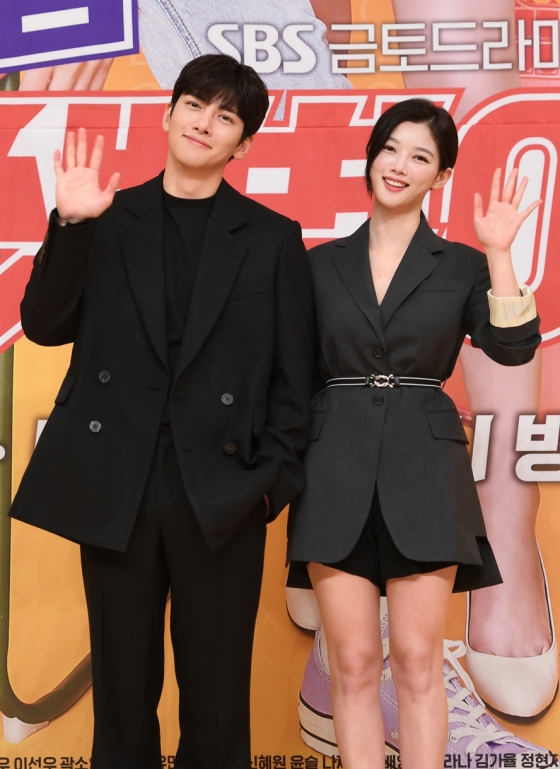 Ji Chang-wook, Kim Yoo-jung starring Convenience store morning star meets viewers with a Sights rich drama that can not be taken off.Lee Myung-woo PD, who directed the main characters Ji Chang-wook and Kim Yoo-jung in the drama, attended the SBS new gilt drama Convenience store morning star (playplayplay by Son Geun-joo, directed by Lee Myung-woo, produced by Taewon Entertainment) which was broadcast live on the afternoon of the 19th. ...Convenience store morning star is a 24-hour unpredictable comic romance drama in which Hunan manager Ji Chang-wook and 4-dimensional alba-joung star perform the Convenience store on stage.Lee Myung-woo PD introduced this work as a story about the love of two youths, which contains the daily life of small citizens.It is a cosy space that is most familiar to us, although there is no stage of scale, Kahaani.It is a 24-hour story of Convenience store that I do not know what is happening because I am accustomed to it. It is a drama that can enjoy the foot-foot, heart-warming love, and the comic that happens in it.Also, after returning to SBS Kumto Drama once again after the previous work Hot Blood Priest, I was glad to be able to get a signboard time zone.It is also true that there was a burden to do well at the same time. I think it is a family comedy created by people who are a little different from heat-blooded priest and warm-hearted.Lee Myung-woo PD said, I think it is a drama like a comprehensive gift set, about the point of observation of Convenience store morning star.There is a love love Kahaani, and there is a solid comedy around the place. He said, There are many masterpieces of Omaju and parody.Some of the scenes Ive seen have been reinterpreted, and I think I can hear the Drama OST, the various music, and the familiar things Ill hear somewhere.I have a cameo, a special appearance, and I will give you a sparkling smile. You can see it if you watch without taking your eyes off it. In addition, this PD said, I thought it was attractive to take a picture in the space called Convenience store in Fever Blood Priest.Then I met Convenience store morning star.At that time, because the whole family was aiming for a program to see, I tried to bring the original character, positive elements, and make the whole family a drama.I thought that I could make a family drama that is far from the point of concern in the original work because the manager and the character of the albasa lived well.Ji Chang-wook and Kim Yoo-jung also raised expectations for this work.Ji Chang-wook, who plays the role of Choi Dae-won, manager of Convenience store, said, It is honest, pure, and passionate.In fact, it is not such a special ability or such a person like other Drama characters, but it is a realistic, indecisive, funny person.I am having fun with such a person, he said. It is not cool. You should not expect something cool. I hope you will watch.He also wondered what the modifiers would be obtained this time, following the modifiers obtained from various works. It is a modifier, very embarrassing.I am embarrassed to say it with my mouth, he said. I am shooting so fun. I think it would be nice if you put any modifiers. When asked about the national manager, he said, The national manager is good.In addition, Kim Yoo-jung, who has been breathing in the drama, said, Kim Yoo-jung itself is a morning star. He said, The morning star is righteous and has a righteousness.I think Yoo Jung is a loyal and loyal friend, and I think it is very similar in that respect. I think well be really funny, and comedy will be fun.I think it is a rich drama such as a small episode in it, an action of a morning star that appears occasionally, a family in it, and a peoples affection. Kim Yoo-jung, who will lead the Convenience store morning star with Ji Chang-wook, said: You shouldnt take your eyes off, the fun you see is a variety of feelings.Also, if you look at Drama, you often go to get something, go to the bathroom, or miss it in the middle.I do not want to miss it. He raised the expectation of broadcasting this broadcast by revealing the point of observation.Kim Yoo-jung, who plays the role of a star in the drama, said, The star is a passionate friend who goes straight to the place if he wants to get something.He wants to protect people he cares about. He is a character who grows up on his own. Also, in the charm of the star who will meet with the viewers soon, There are times when there is a sense of being scary in some way.Even the appearance is lovely, and it is the charm of the morning star. In addition, he also expressed his impression that he showed action acting such as kicking in the play.Kim Yoo-jung, who said, I wanted to do as much as I did, said, The director said it would not be useful if I did not do it myself.Convenience store morning star foreshadowed the richness of Sights in comic.It is noteworthy what kind of wind will be caused by the confrontation of Ji Chang-wook, Kim Yoo-jung and Lee Myung-woo PD.Meanwhile, Convenience store morning star will be broadcasted at 10 pm on the 19th.