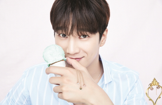 Actor Ahn Bo-hyun has shown another attraction, transforming into a sweet Boy friend.The Italian Florence house brand Gianfranco Barra Lotti jewelery has released sweet pictorials and making videos with domestic embesader Ahn Bo-hyun.Ahn Bo-hyun in the public picture showed a charming appearance wearing jewelery set with various colored stones along with sweet gelato.In the making video, Ahn Bo-hyun caught the attention of those who see it as a sweet smile and unique visual like gelato.In the field where the Boy Friend concept which presents jewelery is progressed, it showed a bright and cool appearance suitable for the concept and caught the girls heart on the filming scene.We are going to announce Italian male jewelery and colorful high-end jewelery that can be unfamiliar to the domestic market through Ahn Bo-hyun, who is actively active in Drama and entertainment recently, said Gianfranco Barra Roti.I will continue to visit Jewelry with Italian Florence sensibility. Photo: Gianfranco Barra