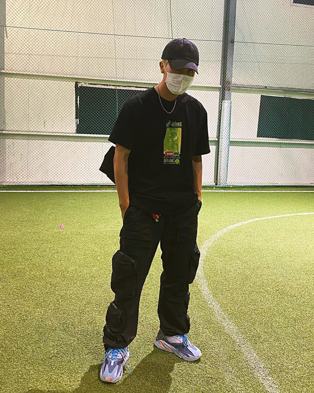 Song Min-ho of group WINNER reported on the latest situation.Song Min-ho posted a picture on his 19th day with an article entitled Mapogu fraud on his instagram.In the open photo, Song Min-ho is standing on the lawn and staring at the camera with a pose with both hands in his pocket.Song Min-ho revealed an extraordinary fashion sense with an all-black look, from ball caps, T-shirts and jogger pants; Song Min-hos Tattoo also focused on netizens Sight.Song Min-ho appeared on TVN Mapo Fashion which ended in May.Photo: Song Min-ho Instagram