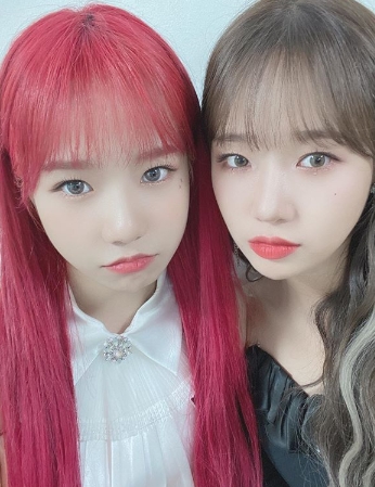Weki Meki Choi Yoo-jung and IZ*ONE Jo Yu-ri were surprised by the resemblance of visuals.Choi Yoo-jung posted a picture and a picture on his instagram on the 19th, Do I have a Yu-Jeong or will you be the most favorable? Cute Glass.The photo shows Choi Yoo-jung and Jo Yu-ri, who are proud of their beauty, and the two peoples attention like Twins catches the eye.Meanwhile, Weki Meki, which includes Choi Yoo-jung, recently released a new song OOPSY (Upsy) and made a comeback.IZ*ONE, which Jo Yu-ri belongs to, is also working as a new song Fantasy Tale.Photo = Choi Yoo-jung Instagram