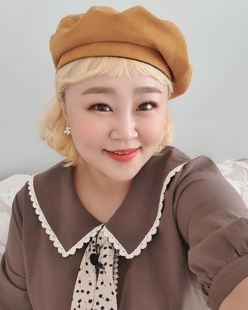 Gagwoman Hong Yoon Hwa flaunts her lovely Beautiful looksHong Yoon Hwa told his Instagram on June 20, Thank you for applying, rolling, dressing and taking pictures.Now it is the most difficult thing to be beautiful. Inside the picture was a picture of Hong Yoon Hwa wearing a beret; Hong Yoon Hwa smiles brightly at the camera.Hong Yoon Hwas white-green skin and distinctive features catch the eye.Fans who encountered the photos responded such as It is lovely, really, It is beautiful and It is so cute.delay stock