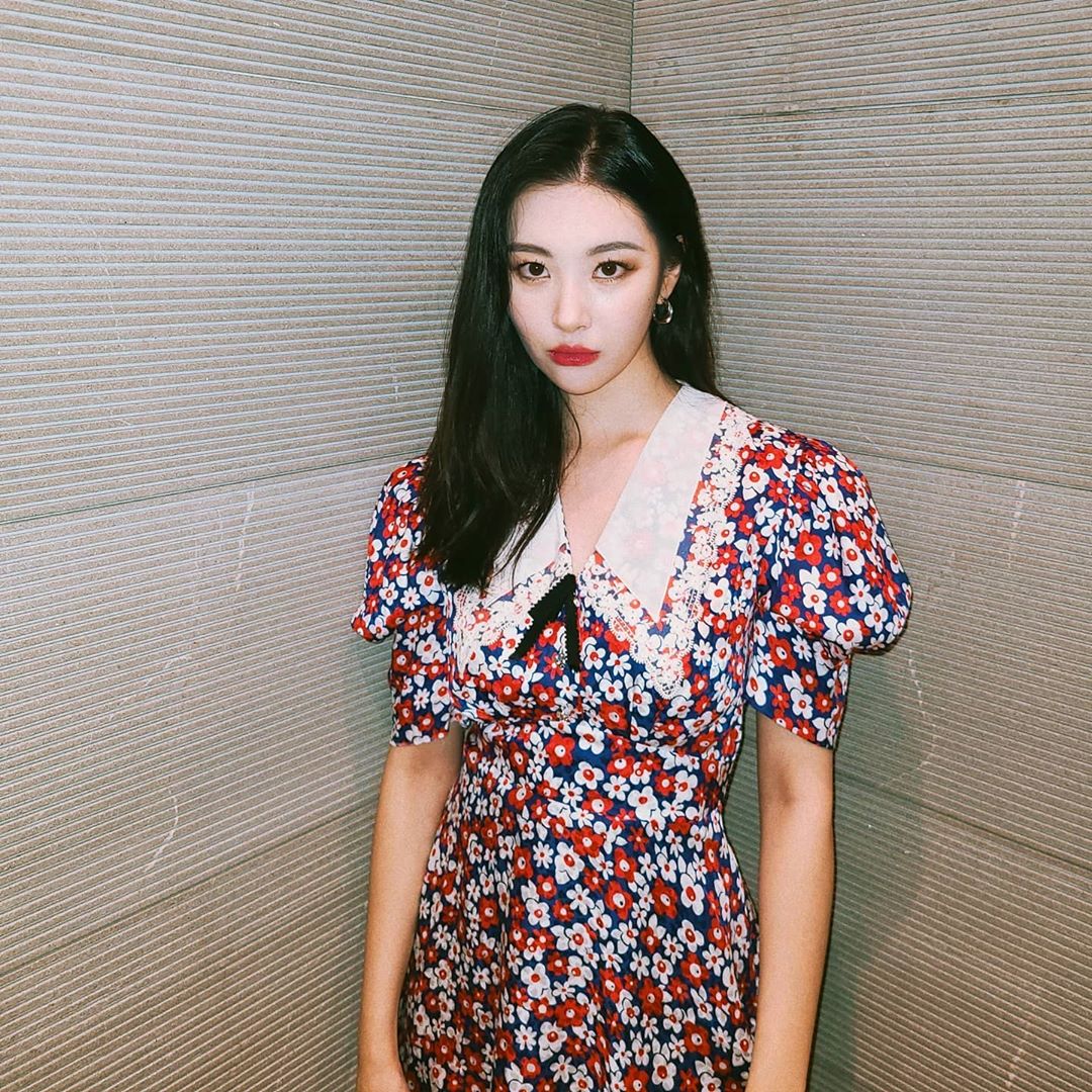 Singer Sunmi reveals her routine ahead of comebackOn the 20th, Sunmi posted a picture on his Instagram with a purple heart emoticon.Sunmi in the photo stares at the camera with an intense red lip and a colorful flower dress.His white skin and alluring visuals thrilled the fans.Meanwhile, Sunmi will come back to the new song Portrait Night at 6 pm on the 29th.The new song Porappippam was written by Sunmi himself, releasing his unique sensibility, and improved his perfection with composer FRANTS, who showed perfect breathing with his previous compositions such as Siren and LaLa LALAY.Photo = Sunmi Instagram