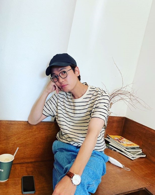 Actor Jung Kyung-ho has revealed his current situation.Jung Kyung-ho posted on his instagram on June 21, Its hot today, Im not in the heat.Jung Kyung-ho in the photo is sitting in a cafe, staring at the camera with his chin in one hand, and despite his unfamiliarity, his warm appearance and intellectual atmosphere shined.The netizens who watched this responded, I wanted to see it too much after the end of my spicy doctor and I am so handsome and wonderful all the time.seo ji-hyun