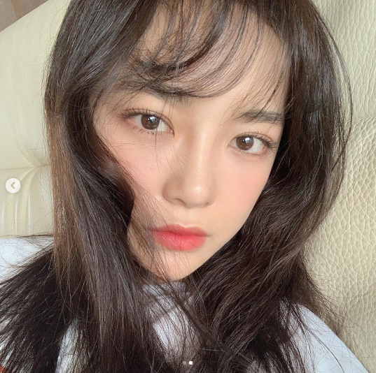 Actor and singer Kim Se-jeong has released Selfie.Kim Se-jeong posted a picture on his SNS on the 21st with an article called Hihihi.Kim Se-jeong showed off her sparkling beauty in the selfie she revealed; Kim Se-jeong also boasted a pure charm to the close selfie.Kim Se-jeong is appearing on the Armys creative musical Return at the Olympic Park Woori Finance Art Hall from the 4th.The musical Return (sub-titles promise of the day) was designed to inform the meaning of the footsteps of the ancestors who devoted their only lives for the country.The musical Return starring Kim Se-jeong will be performed at the Olympic Park Woori Finance Art Hall from June 4 to July 12.