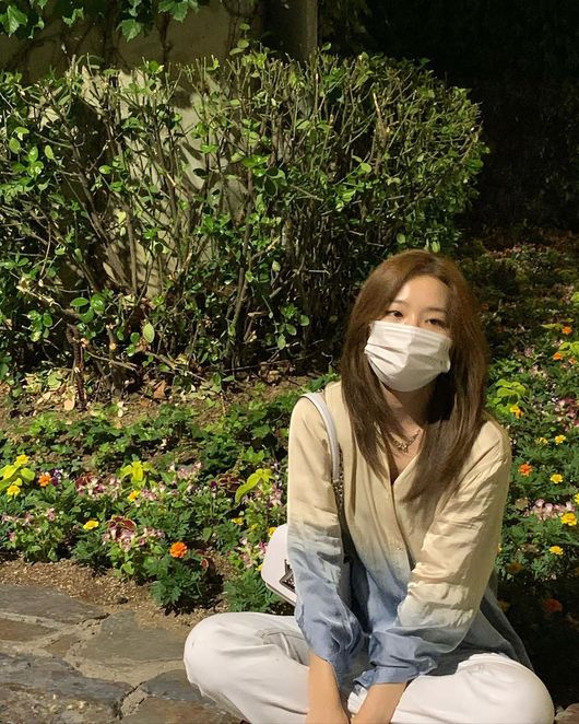 Red Velvet Seulgi has unveiled its unwaveringly beautiful current situation.On the afternoon of the 21st, Red Velvet Seulgi posted several selfies on his personal SNS.In the photo, Seulgi is sitting in a flower garden with Mask. Despite the eyes, his cute charm stands out.Especially, the fans who watched this are also praising the superior visuals of Seulgi, leaving comments such as I do not know who is the flower, Seulgi is elegant today and My face is covered with mask.Meanwhile, Red Velvet Seulgi will return to Irene and his first unit in July.Red Velvet Seulgi SNS