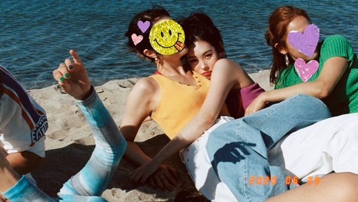Singer Sunmi reveals third Teaser ImageSunmi released her third Teaser Image on the official SNS at midnight on the 22nd, along with an article entitled D-7 pporappippam and chill?Sunmi in the open Teaser Image is looking at someone with a sad eye or being up to someone.In another Image, it is a figure holding someone or lying on the bed and chatting, and it contains various charms of Sunmi.Especially, this Teaser Image implies a new song Portrait Night with the theme of Love, which stimulates curiosity.Sunmi has taken a look at the unique fashion sense through the corresponding Teaser Image.Sunmi, who showed off her brilliant visuals with ponytail hair tied high in her hair, completed her retro styling by matching purple crop tops and wide-toned jeans.The new song Porappippam was written by Sunmi himself, releasing his unique sensibility, and improved his perfection with a collaboration with composer FRANTS, who showed perfect breathing in his previous works Siren and LaLaLALAY.Sunmi also announced a large-scale Online Showcase with the release of a new song.Sunmi will host the Online Press Showcase from 2 pm on the 29th, and will broadcast the Online Fan Showcase for fans from 8 pm.Meanwhile, the new song Portrait Night will be released at 6 pm on the 29th.
