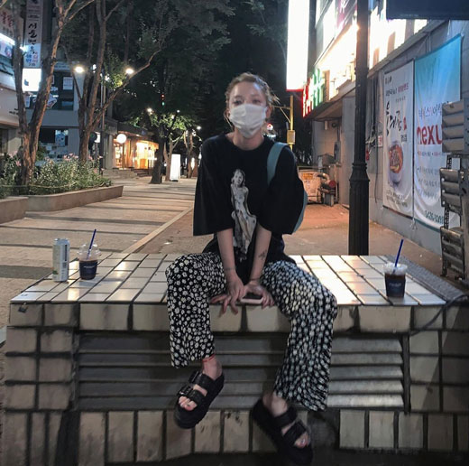 Jimin, a member of the girl group AOA, boasted a charm.Jimin posted a picture on his personal Instagram on the 22nd; in the public photo, Jimin is posing in a Mask and comfortable T-shirt and colorful pants.Especially, a small body and a strong style attract attention.The netizens who watched this showed various reactions such as Fashion People, Enchanting, Always cool.Meanwhile, Jimin has recently opened his YouTube channel Boss Baby Jimmy Nem and is communicating with fans.