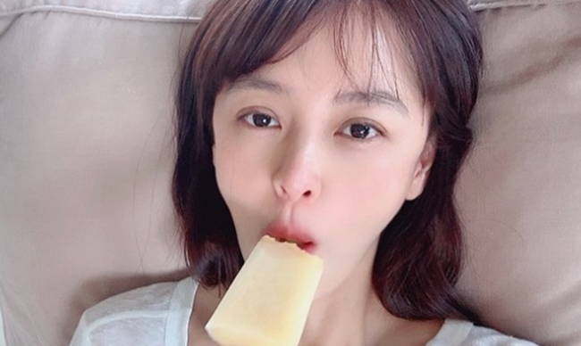 Actor Kang Sung-yeon showed off his extraordinary Beautiful looks.Kang Sung-yeon posted an article called Ice Cream Unboxing on his instagram on June 22nd.Kang Sung-yeon in the photo is lying on a chair in a comfortable posture and eating Ice cream. Kang Sung-yeon, who is looking modest, boasts big eyes and a big eye and a big eye.The netizens who watched this responded, I feel like the heat is sprouting even if I see it, and I am not kidding about freshness.seo ji-hyun