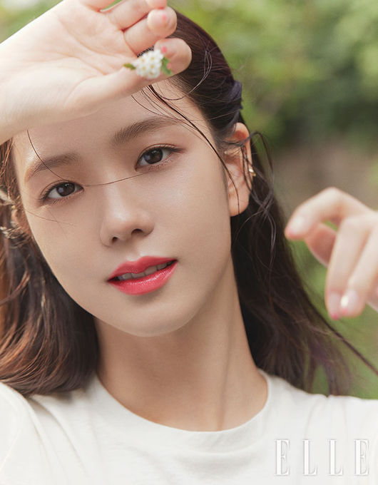 BLACKPINK JiSoos makeup and perfume picture was released in the July issue of Elle.After a long wait, I met BLACKPINK JiSoo, who announced the opening of his comeback with his new song How You Like That on the 26th.Through this photo, which was held on the theme of romantic Summer Day, you can see the truth as a Dior Beauty Muse with a comeback teaser.JiSoos face, which shines like Summer sky in the picture, is completed through beautiful makeup.The beautiful look of JiSoo, who is innocent without a toilet, is overwhelming.JiSoo also pre-released photos of the shooting scene through his SNS, with pictures of the full bloom of peony flowers in a beautiful pink dress receiving the attention of fans.In the Summer Mood full of romantic and positive vibes, the picture and beauty film transformed into Human Miss Dior can be seen through the July issue of Elle, the official website of Elle, and the official SNS channel of Elle.