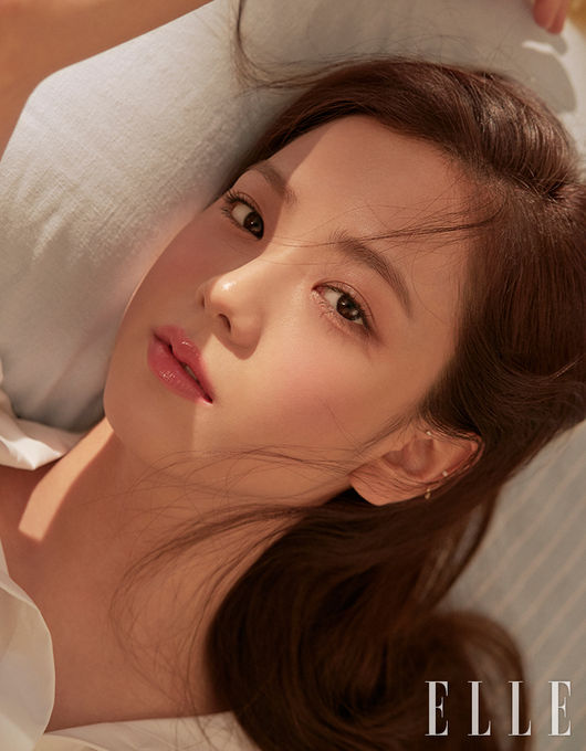 BLACKPINK JiSoos makeup and perfume picture was released in the July issue of Elle.After a long wait, I met BLACKPINK JiSoo, who announced the opening of his comeback with his new song How You Like That on the 26th.Through this photo, which was held on the theme of romantic Summer Day, you can see the truth as a Dior Beauty Muse with a comeback teaser.JiSoos face, which shines like Summer sky in the picture, is completed through beautiful makeup.The beautiful look of JiSoo, who is innocent without a toilet, is overwhelming.JiSoo also pre-released photos of the shooting scene through his SNS, with pictures of the full bloom of peony flowers in a beautiful pink dress receiving the attention of fans.In the Summer Mood full of romantic and positive vibes, the picture and beauty film transformed into Human Miss Dior can be seen through the July issue of Elle, the official website of Elle, and the official SNS channel of Elle.