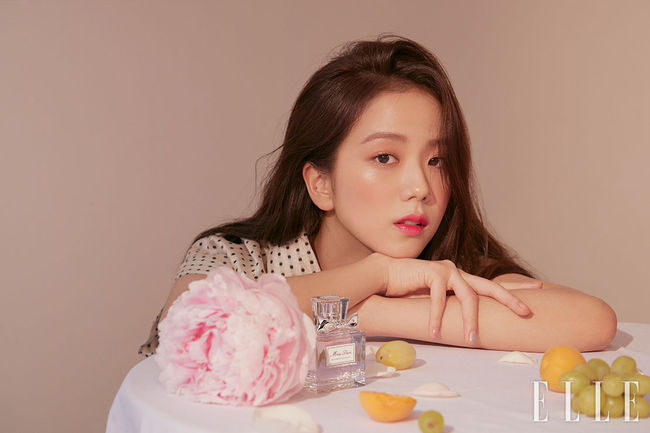 BLACKPINK JiSoos makeup and perfume picture was released in the July issue of Elle.After a long wait, I met BLACKPINK JiSoo, who announced the opening of his comeback with his new song How You Like That on the 26th.Through this photo, which was held on the theme of romantic Summer Day, you can see the truth as a Dior Beauty Muse with a comeback teaser.JiSoos face, which shines like Summer sky in the picture, is completed through beautiful makeup.The beautiful look of JiSoo, who is innocent without a toilet, is overwhelming.JiSoo also pre-released photos of the shooting scene through his SNS, with pictures of the full bloom of peony flowers in a beautiful pink dress receiving the attention of fans.In the Summer Mood full of romantic and positive vibes, the picture and beauty film transformed into Human Miss Dior can be seen through the July issue of Elle, the official website of Elle, and the official SNS channel of Elle.