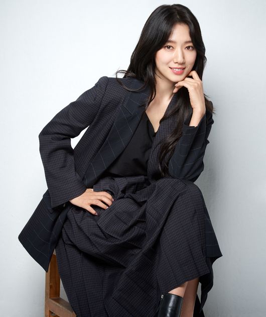 After Interview1), Actor Park Shin-hye, 31, said, They are all good people, so I can not dare to evaluate them.Park Shin-hye said in an interview held at a cafe in Sogye-dong, Seoul on the morning of the 22nd, (Kim Tae-ri orphanage, Im Yoon-ah Shin Se-kyung, and other 90-year-old actors) are hardworking in their respective positions.Were all respecking them, he said.Park Shin-hye, who was born in 90 years, is active in crossing the anime theater and screen as he is the same age as Orphanage, Kim Tae-ri, Shin Se-kyung and Im Yoon-ah.Park Shin-hye said, Maybe they and I will be similar in their debut.We have been working since we were teenagers, so I have been living with only one job for 10 years, he said. If we keep telling viewers our names and remembering them, I dont think weve all spent that decade in a row.Shin Se-kyung, born in 1990, made his debut in 1998, in 2003, called Park Shin-hye and Orphanage, Im Yoon-ah in 2007, and Kim Tae-ri in 2016.Meanwhile, Park Shin-hye has completed preparations to meet audiences with the new film, #Living (director Cho Il-hyung, Lotte Entertainment, production studio house and Perspective Pictures), which will be released on the 24th.The film is a thriller depicting the process of people stranded in apartments alone struggling to survive, with people suffering from unexplained symptoms attacking residents.Park Shin-hye played the role of Kim Yu-bin, who survived alone, and played acting with Actor Yoo Ah-in as Oh Jun-woo; (continues in Interview3).salt entertainment offer