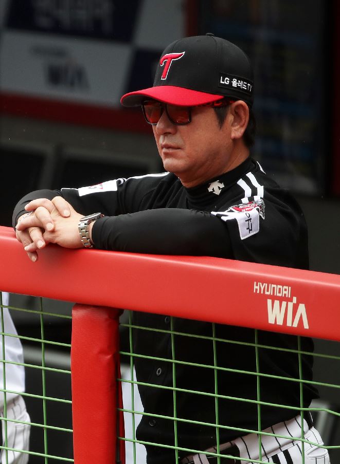 LG will move to Bullpen, which will be the starting starting line-up, and the rotation that started every 10 days for five starts will change.LG coach Ryu Joong-il said, We have confirmed that our Bullpen has been out of power recently with Kyonggi.Well discuss the pitcher Kochi and Bullpen, said Jeong Woo-yeong, who is carrying a big burden. We need a plan.LG has recently had a very difficult situation to operate Bullpen.Finishing Ko Woo-Seok was out of injury, followed by Lee Sang-kyu and Jeong Woo-yeong, who were the must-winners.Among them, Lee Sang-kyu is also in Group 2 due to poor performance; veteran Bullpens such as Jin Hae-soo and Song Eun-bum are in heavy use, but they are showing ups and downs.The stable Bullpen pitcher is the only Jeong Woo-yeong who has recently finished.LG Bullpen held out well without Ko Woo Seok; in May, Bullpen had a 3.53 ERA, the best of 10 teams; however, it soared to 6.22 in June.Ko Woo Seok has a fast recovery after surgery, but it takes a considerable amount of time to return before starting pitching training.LG is turning to the starting lineup to find resources to put into Bullpen right away.Were thinking about a lot of ways, said Ryu Joong-il.Were also thinking about how to move one of the three to Bullpen, from Jeong Chan-Heon to Lee Min-ho and Kim Yun-stockLG has prepared the starting resources relatively comfortably since the opening, especially with two players in five starts.Jeong Chan-Heon, who had no starting experience after his debut and returned after surgery last year due to a back injury, and Lee Min-ho, a high school graduate, made his first start every ten days.Jeong Chan-Heon is 3-1 with a 3.34 ERA in 5Kyonggi and Lee Min-ho is 2-2 with a 1.85 ERA in 4Kyonggi.As a starting pitcher, he has already adapted.Heres a rookie left-hander Kim Yun-stock, who is giving a break by excluding four-star Im Chan-kyu, who started on the 17th, from the recent entry.Kim Yun-stock will start before Kiwoom on Sunday, the turn of Im Chan-kyu, and pitchers to move to Bullpen will be decided based on the results of the pitch.If one of the Jeong Chan-Heon and Lee Min-ho goes to Bullpen, the current two-person five-selection system will automatically end.LG has been on the mound relatively well in response to unexpected power gaps.However, on the 19th ~ 21st, Doosan won all three consecutive games, and it was 3.5Kyonggi with NC, which was the first place, and allowed Doosan to second place.In this process, Bullpen slump was prominent. The first thing I think is my idea, said Ryu Joong-il, director of Bullpen.I will discuss it with Kochi and decide it.