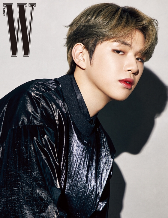 Singer Kang Daniel showed off his unique beauty through beauty pictures.Kang Daniel naturally digested the contrasting concept of color makeup with various charms in the July issue of magazine W Korea, which was released on the 22nd.In this picture, Kang Daniel showed the chic and sexy charm of Black Daniel and the lovely and Romantic appearance of Pastel Daniel.Kang Daniel boasted clean, smooth skin, thick, charming lips so that he didnt already need any liturgy in the field cut.