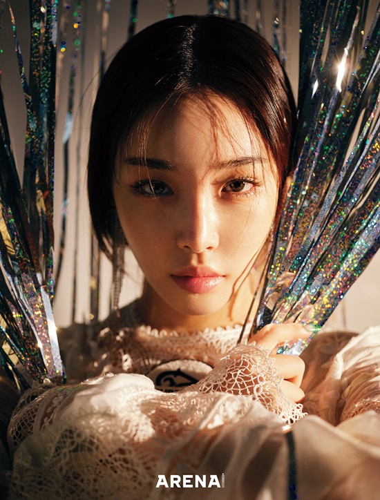 A new pictorial of Singer Chungha has been unveiled.This picture is inspired by Chunghas colorful performance and visuals with the concept of Glam and Bling.Chungha showed a sparkling charm and at the same time showed a charismatic look and intense image.The back door that it was difficult to pick a picture because each movement of Chungha was photogenic.In the interview after the filming, I expressed my enthusiasm for music and performance, which can be constantly active.Chungha, who announced his first regular album released this year by releasing his pre-release song Stay Tonight in April, announced another new song in July and expressed confidence that he would show more colorful charm.Chunghas pictorials and covers can be found in the July issue of Arena Homme Plus.Photo: Arena Homme Plus