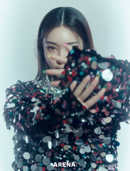 A new pictorial of Singer Chungha has been unveiled.This picture is inspired by Chunghas colorful performance and visuals with the concept of Glam and Bling.Chungha showed a sparkling charm and at the same time showed a charismatic look and intense image.The back door that it was difficult to pick a picture because each movement of Chungha was photogenic.In the interview after the filming, I expressed my enthusiasm for music and performance, which can be constantly active.Chungha, who announced his first regular album released this year by releasing his pre-release song Stay Tonight in April, announced another new song in July and expressed confidence that he would show more colorful charm.Chunghas pictorials and covers can be found in the July issue of Arena Homme Plus.Photo: Arena Homme Plus