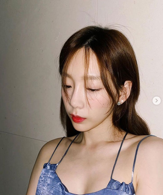 Girls Generation Taeyeon of Girls Generation boasted a dreamy atmosphere.On the 22nd, Taeyeon posted a number of photos on his personal Instagram.In the open photo, Taeyeon is taking various poses staring at the camera wearing a blue sleeveless one piece.Especially, the faint eyes and the unusual transparent skin attract attention.The netizens who watched this showed various reactions such as I want to see, Taeyeon is really pretty and I will always support.Meanwhile, Taeyeon released a new song, Happy, in May.