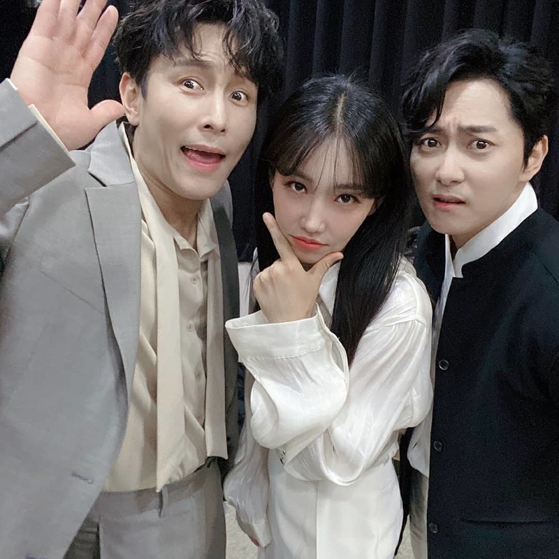 ..in the role of the main character of the movie soundmanActor Lee Yoo-ri has revealed his current situation.Lee Yoo-ri posted several photos of Kim Dong-wan, The Salary recently, on his Instagram on June 23.The three people in the public photos are affectionate. They made a witty cut with a humorous look.The netizens who watched the photos responded I am looking forward to the movie and I like to see three people.Meanwhile, Lee Yoo-ri, Kim Dong-wan, and Lee Dong-geun will appear in the movie Sound Man on July 1.Park Eun-hae