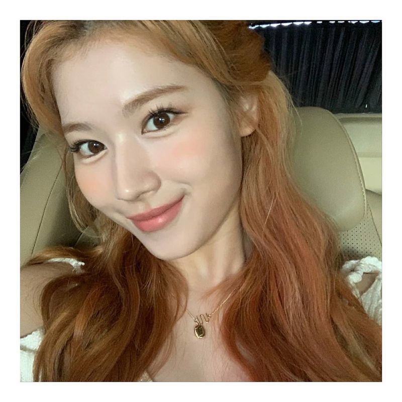Group TWICE member Sana has reported on the latest.Sana posted a picture on June 23 on TWICEs official Instagram with an article entitled Waiting for a member when I go to work a few days ago.In the photo, Sana is taking a selfie in the car, her small face full of features admiring her, her lovely smile doubling her beautiful looks.The netizens who watched this showed affectionate reactions such as No Sana no Life and My sister is so beautiful.park jung-min