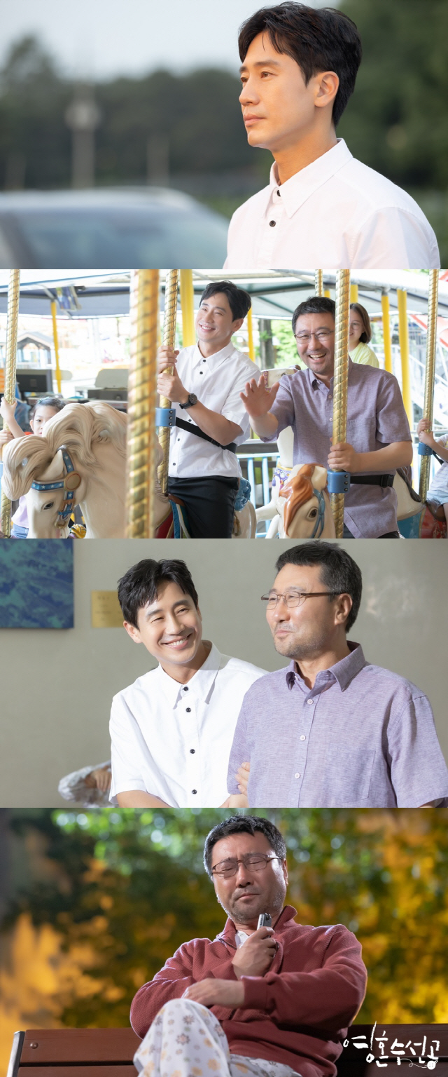 KBS2 Tree Drama The Young-Ship Veterans (playplayed by Lee Hyang-hee / directed by Yoo Hyun-ki) unveiled Date SteelSeries at the amusement park of Lee Si-jun (Shin Ha-kyun) and Choi Jeong-Woo (played by Wealthy) on the 23rd.Before suffering from dementia, Taekkyung was a strict father who disapproved of the fact that the co-op became a psychiatrist, not a surgeon like himself.The collimator was hurt by his parents divorce and was struggling with his father, who never understood him, because he wanted to understand his father because he majored in psychiatric medicine.The two, who could not narrow the distance away, gradually understood each other thanks to the Hanwoo (Jung So-min).The collimation and the universe visited together at the nursing home where Taekkyung stayed, and Taekkyung confessed to his sorryness for the collimation by mistakeing the universe as his wife.The collimator, who learned about his fathers inner heart, gradually opened the door of his heart by hugging Taekkyung.SteelSeries, which was released among them, included the sight of the park and the taxi, enjoying the amusement park Date.The two are smiling on the merry-go-round, making the viewers happy.Especially, the warm eyes of the collimator looking at his father Taekkyung reveal the relationship between the two people who are close to each other.He had taken the recorder and left a message to the collimator, who had been given the recorder to the care home doctor, but had not heard it.I am curious about the touching story of two Wealthys who can not see without tears what Taekkyung left on the recorder and how the collimator responded to it.Meanwhile, Shin Ha-kyun, Jung So-min, Tae In-ho and Park Ye-jin will present the healing magic KBS2 Soul Watercraft, which will be broadcast 29-30 times on Wednesday night, 24th.