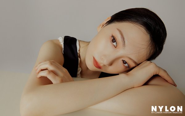 Kang Jiyoung, a hero of JTBCs Drama Night Men and Women, conducted a Beauty pictorial with nylon.I can feel her new charm in this picture which has a different charm that I have not seen in the meantime.Kang Jiyoungs chic charm is revealed in the July issue of nylon.