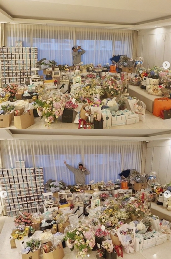 Actor Lee Min-ho thanked his fans.Lee Min-ho told Instagram on the 22nd, Thank you to everyone who made Haru special today.Thank you everyone, U all made today as a special day .Lee Min-ho celebrated her 34th birthday, a Korean Wave star, surrounded by birthday cakes, gifts and bouquets sent by fans.Lee Min-ho appeared on SBS The King, which was recently released, and played the role of Lee.Photo: Lee Min-ho Instagram