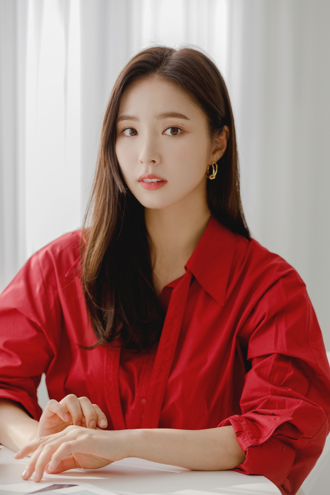 On the 24th, the agency Tree Essence announced the news of Shin Se-kyungs comeback.Runon is a romance drama with the love of two men and women. Shin Se-kyung is a foreign currency translator with an enterprising tendency and an emotionally honest youthful omiju.Shin Se-kyung hopes how Shin Se-kyung will express the coolness of the Americas, which has a good sense of reality and good and dislike.Run-on officials said, Shin Se-kyung Actor is eligible to express the three-dimensional appearance of youth.I am looking forward to the romance act of Shin Se-kyung now. Shin Se-kyung debuted in 1998 as a poster model for the Seo Taiji Take 5, and was loved for appearing in High Kick Through the Roof, Deep Rooted Tree, Kwon Ryong I Narsa and Black Knight.The line has expanded the spectrum from thick historical drama to smooth romance, building the trust of viewers.Last year, MBC Drama New Entrepreneur Koo Hae-ryong was a big success and won the Grand Prize at the end of the year awards ceremony.In addition, through the YouTube channel Jinsanuna, it was surprising that it was a different way to reveal small daily life.Runon is a work that coincides with Lee Jae-hoon, who directed Drama Kim Kwa-jang, and new artist Park Si-hyun. He will finish casting the main cast and start shooting in summer and broadcast this winter.