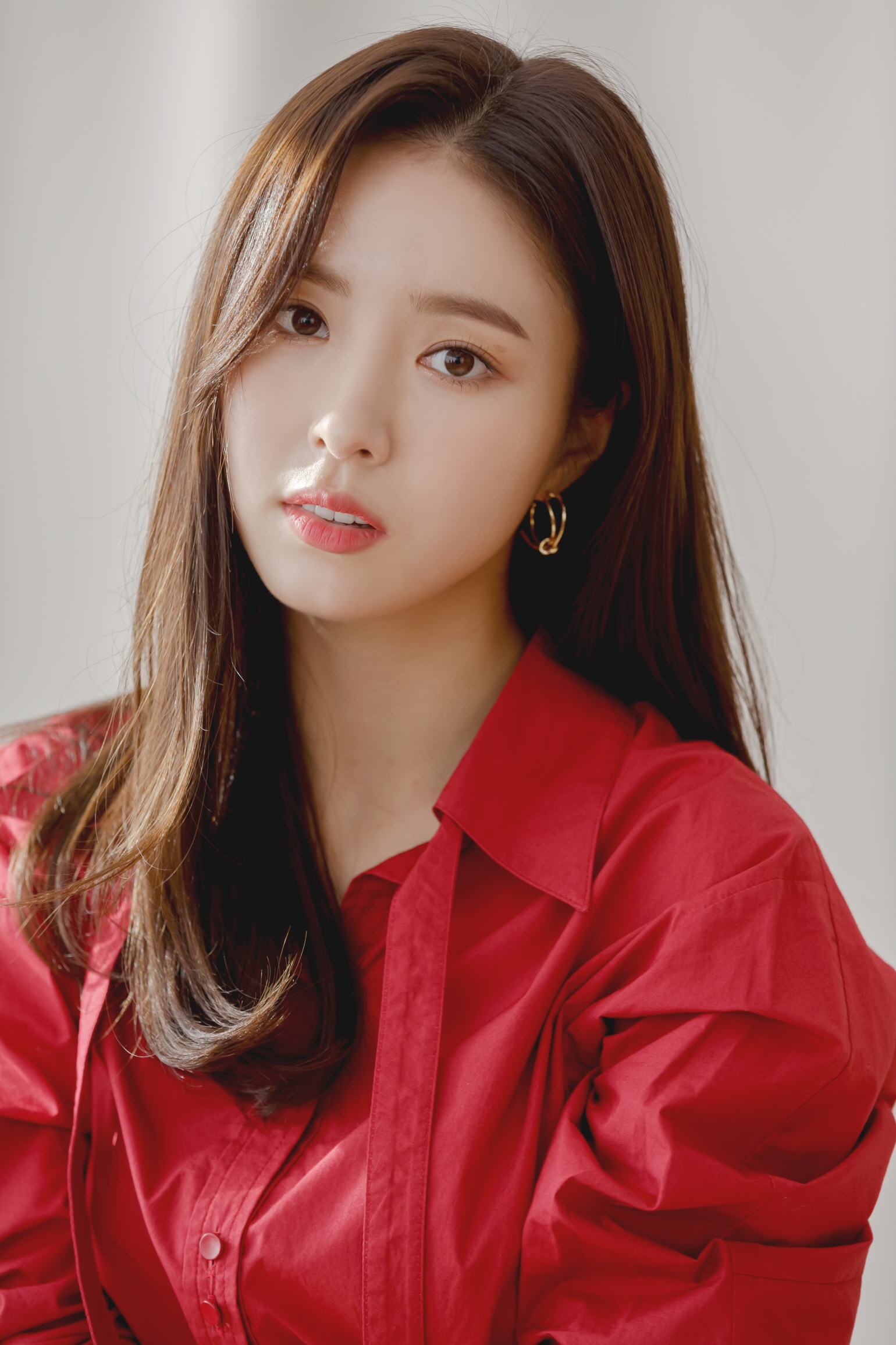 Actor Shin Se-kyung has confirmed his appearance on JTBCs new Drama Run On.Actor Shin Se-kyung will make a comeback as Oh miju, the main character of JTBCs new drama Run-on in the second half of this year. Run-on is a romance drama featuring the love of two men and women.Shin Se-kyung plays a foreign currency translator with an enterprising tendency and a candid youth Oh miju with emotion.Shin Se-kyung hopes how Shin Se-kyung will express the coolness of the Americas, which has a good sense of reality and good and dislike.The news that Shin Se-kyung is coming back as a romance drama made the Drama fans happy who had been waiting for Shin Se-kyungs melodrama.As an actor who emits a bright and lovely charm but draws a suction force with lyrical eyes, the wind that I want to see Shin Se-kyungs romance was achieved.The Shin Se-kyung actor is qualified to express the three-dimensional appearance of youth, and I am looking forward to the romance of Shin Se-kyung now, said an official of Run-on.Shin Se-kyung debuted in 1998 as a poster model for the Seo Taiji Take 5, and was loved for appearing in High Kick Through the Roof, Deep Rooted Tree, Kwon Ryong I Narsa and Black Knight.The line has expanded the spectrum from thick historical drama to smooth romance, building the trust of viewers.Last year, he played a big role in MBC Drama New Entrepreneur Koo Hae-ryong and won the Grand Prize at the end of the year awards ceremony and became an actor who believes and sees.In addition, through the YouTube channel Jinsanuna, it was surprising that it was a different way to reveal small daily life.iMBC  Photos