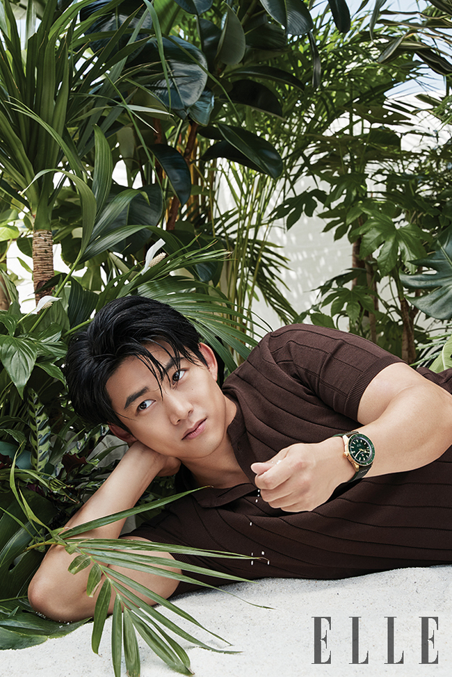 2PM member and actor Ok Taek Yeons picture was released.Ok Taek Yeon recently filmed and interviewed fashion magazine Elle.Throughout the photo shoot in the hot weather and the sunshine, OkTaek Yeon gave a joke unique to OkTaek Yeon down and led the atmosphere of the filming scene pleasantly.It has completely digested any style, such as refreshing, pleasant, and distracting.Park Su-in