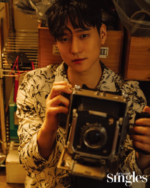 Private Life Go Kyoung-pyo Im challenging Music Work One Day 2020 yearIn the second half of the year, Go Kyoung-pyos picture, which is returning to the anticipated drama Private Life, was released.In this picture, which was conducted under the concept of secret privacy, he completely digested the soft charisma and intense masculinity, and impressed the staff of the filming scene.Actor is not a personal art, so the efforts and collaboration of many are important.Actor Go Kyoung-pyo, who has been involved in various activities throughout the genre, including drama, movies, and comedy programs for more than a decade as an actor, said, I learned the lesson that I should thank for the trivial things over time.When I looked back on the way I passed, the present Go Kyoung-pyo was completed because the work of the people who directed and put it was added.I always feel that I am getting help from someone about what I can not do. I expressed my gratitude to my colleagues working together as Actor.2020 yearJTBC Drama Private Life, which is scheduled to air in the second half of the year, is a story that unintentionally involved in the privacy of the country, and the fraudsters who are involved in the fraud confrontation with large corporations such as Goliath, revealing the huge private life.Actor Go Kyoung-pyo, who tries to transform acting into a questionable fraudster Jung Hwan who approaches Ju-eun by impersonating a team leader of a large company in Drama private life, said, I had time to look back on myself in the army to transform acting.I feel sorry that I can not give an impact as much as the performance of my seniors who grew up when I was a child, but nowadays I try to accept a lot with humility and gratitude.If I do my best, I will get good results. Go Kyoung-pyo, who enjoys painting normally, said, Thanks to the influence of my mother who majored in art, I started as a hobby.Its a great hobby for mental care and creating results for yourself, and its inspired by the message that texts deliver, mainly listening to comic books Slamdunk and 90s black music, H.O.T, he said.Also, I want to challenge music work someday.It is not well known, but it would be too much to be honored to play music with a respectful artist with excellent music. Go Kyoung-pyos pictorials and interviews, which show new images in various genres with versatility and genuineness, can be found in the July issue of Singles and the fun online playground Singles Mobile.
