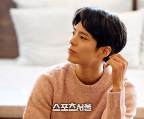 Park Bo-gums agency, Blossom Entertainment, reported on the Enlisted news on the 25th.Park Bo-gum Actor has passed the Navy Culture Promotional Service and is scheduled to be Enlisted on August 31, 2020, the agency said. I would like you to support Park Bo-gum Actor to fulfill the obligations of Korea Military in a healthy manner.Park Bo-gum plans to complete filming of the movie WonderLand and TVN drama Youth Records until Enlisted.Hi!Its Blossom Entertainment.Im going to tell you about Park Bo-gum Actor Enlisted.Park Bo-gum Actor has passed the Navy Culture Promotion Agency and will be Enlisted on August 31, 2020.Pock Bo-gum Actor plans to finish filming both the movie WonderLand and the drama Youth Record until Enlisted. Please support us to fulfill our obligations of Korea Military.Thank you.DB