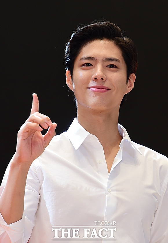 Actor Park Bo-gum leaves fans side for a moment for Military servicePark Bo-gum has passed the Navy Culture Promotional Service; it is scheduled to be Enlisted on August 31, 2020, agency Blossom Entertainment said on Saturday.I plan to finish filming the movie Wonder Park and TVN drama Youth Record until I was Enlisted, the agency said. I would like to ask Park Bo-gum to support me to fulfill my obligations of defense in a healthy manner.Park Bo-gum applied to the piano field (key disease) of the Navy Cultural Promotion Group and interviewed on the 1st.If there is no change in the schedule that the agency said, it will be discharged in April 2022 after 20 months Military service.Park Bo-gum has been active as an Actor, but he has a deep connection with music as well.He majored in musicals at Myongji University and he directly sang KBS2 drama Gurmigreen Moonlight OST in 2016. In March, he released his first full-length album Blue Bird in Japan.In addition, he showed his love for music by showing piano performances and songs at domestic and overseas fan meetings.He worked with Enlisted preparations and works, so he will be able to meet him on the screen and on the screen during the blank season.Lee Yong-joos film Seo Bok is already filmed and is scheduled to open in the second half of this year. Wonder Park will be released next year, and Youth Record will be organized in the second half of this year.Meanwhile, Park Bo-gum made his debut in 2011 with the film Blind.Since then, he has been in charge of the TVN drama Respond, 1988 and has become a next-generation male actor. He has been active in KBS2 Gurmigreen Moonlight tvN Boyfriend.