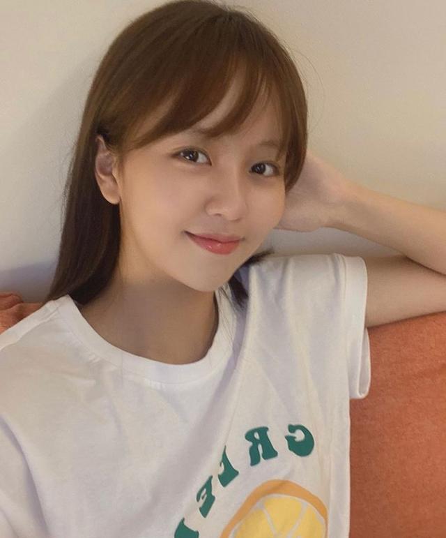Actor Kim So-hyun reveals more prettier current statusOn the 25th, Kim So-hyun posted a picture on his SNS with a long article.Kim So-hyun greeted fans by asking, Gentlemen! are you doing well?He said, I am resting well after the filming of I like it if I like it.Kim So-hyun said, I hope that the day is getting hotter and it is harder, but I hope you have a lot of laughing things! I have not posted many pictures these days.Ill tell you a lot of news from now on! Everybody, please. Kim So-hyun in the photo shows off her fresh visuals in a white T-shirt, his fresh smile striking.Meanwhile, Kim So-hyun returns to the home theater with the Netflix original series Friendly Ringing Season 2.
