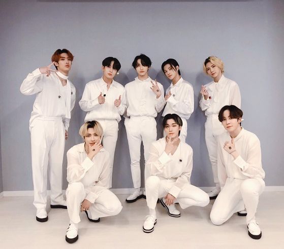 The group Atez (ATEEZ) covers up EXO growl.Atez will perform a special opening performance on the 26th of K-Contact 2020 Summer (KCON:TACT 2020 SUMMER).Along with their songs, they will show EXOs Run through the K-pop cover stage.This event is the worlds largest Online K Culture Festival held on YouTube for a week from CJ ENM on the 20th.It also features live concerts for more than four hours a day, online fan meetings that combine AR technology, and K-life style content with YouTube creators and artists.Atez concluded the Atez Online Etini Party Crescent (ATEEZ ONLINE ATINY PARTY CRESCENT) which was held at the end of last month.The fan party, which was planned as part of the fan service, was held for free; at the time, it had about 1.4 million real-time views and about 430 million hearts, proving Atezs power over on-tack performances.