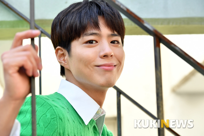 Blossom Entertainment announced on the 25th that Park Bo-gum passed the Navy Culture Promotional Corps (military band).Park Bo-gum applied for the Navy Military Music and the Culture Promotionalist Keyboard part of the Chair Battalion recruited last month, and conducted practical and interview tests earlier this month.Until Enlisted, the company plans to complete filming of the movie Wonderland and Drama Youth Records.I would like to ask you to support Park Bo-gum to fulfill its obligations in a healthy manner, the agency said.Park Bo-gum, who made his debut with the movie Blind in 2011, built filmography with films such as Myeong-ri, Chinatown, and Remember You.Drama Reply 1988 in 2015 and Drama Gurmigreen Moonlight in 2016 have been popular in Korea and Asia Discharge.Park Bo-gum, Enlisted.., August 31.., serving as a Navy Cultural Promotionalist