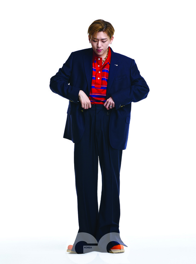 A unique artist, Zico, has been released.Zico in the public picture styled the colorful color and pattern look with oversize silhouette.It freely directs with its own aura and attracts attention by completely digesting the concept of Young Preppy style.The sporty foot city jacket, reminiscent of the campus look, showed trendy fashion in matching denim, while two striped lugger shirts were put on to show a unique look.He also showed off his personality with oversize blazers and pants styling that reformed his bottoms.Zico, who is a pictorial with all the unusual styling, charisma and antics, has unreservedly demonstrated his appearance as a fashionista by directing his own Preppy Outlook.Park Su-in