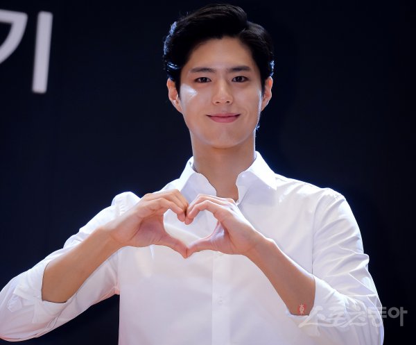 Park Bo-gum side Enlisted, Navy Culture Promotionalist Acceptance (official) How are you? Blossom Entertainment. Id like to give you a message about the Park Bo-gum Actor Enlisted.Park Bo-gum Actor has received an Acceptance to Navy Culture Promotionalist, which will be Enlisted on August 31, 2020.I plan to finish filming the movie Wonderland and the drama Youth Record until Enlisted.I would like to ask you to support Park Bo-gum Actor to fulfill its obligations in a healthy manner. Thank you.
