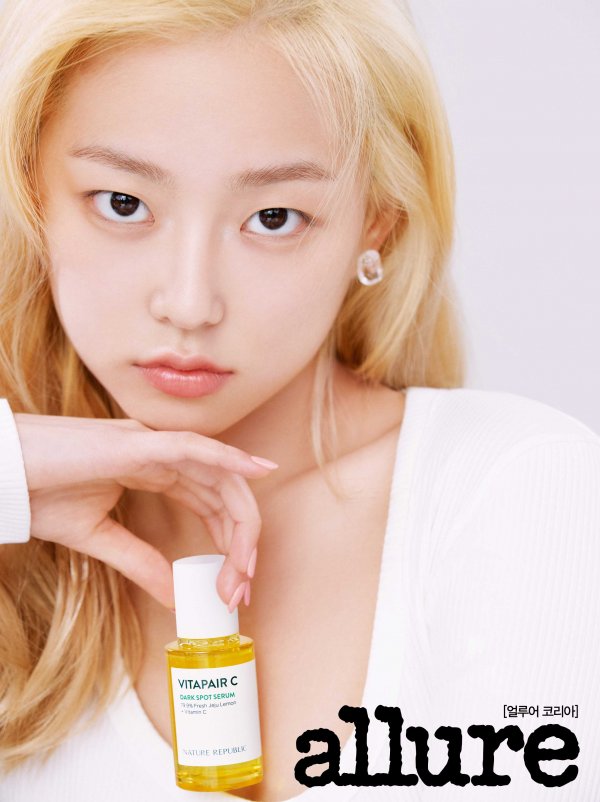 CLC Park Ye-euns picture, which is appearing on Mnet Good Girl, has been released.Park Ye-eun, who has another fresh charm in the July issue of Allure Korea.Instead of being charismatic on stage, he was praised by the people who showed off his fresh beauty in the beauty picture.Park Ye-eun, who usually enjoys minimal beauty routines, also boasted clean skin without flaws in the Beauty pictorial.I can not make self-make-up well, so I give Point as a lip product. Unexpectedly, Park Ye-eun said that he does not usually wear makeup.More cuts and beauty films of this picture, which is full of fresh and fresh charm of Park Ye-eun, can be found on the July issue of Allure Korea and on the SNS channel.