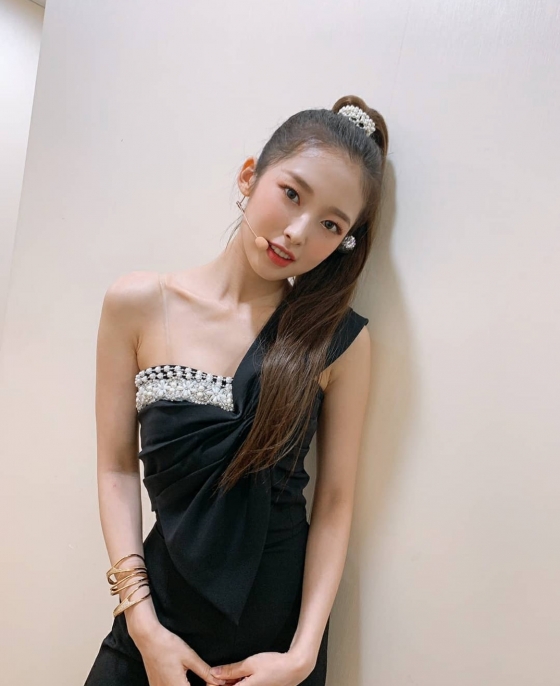 Group OH MY GIRL member Arin showed off his beautiful looks.Arin posted a picture on his instagram on the 25th without any writing.In the photo, Arin is dressed in a ponytail hairstyle and a black dress. In particular, Arin captivated Sight by blowing a princess-like atmosphere.The netizens who responded to this responded such as It is so beautiful, Goddess Kangrim and What is this in the world?On the other hand, Arin played the role of Onari in the web drama Girls World.