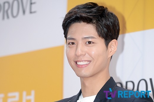 Actor Park Bo-gum has passed the Navy Culture Promotional Soldier; accordingly, it is due to be Enlisted on 31 August.Park Bo-gum agency Blossom Entertainment announced on the 25th that Park Bo-gum has passed the Navy culture public relations bottle and will be Enlisted on August 31, 2020, and that We plan to finish filming the movie WonderLand and the drama Youth Record until Enlisted.Park Bo-gum has become a hot topic since it was known that he applied to the Navy Cultural Promotion Team.Park Bo-gum applied to the Navy Cultural Promotion Team on the 1st and interviewed.Fans were interested in the sudden news of Enlisted because they had still been able to afford it until Enlisted.Currently, the movie WonderLand and the drama Youth Record are in full swing, and all of the Enlisted shooting is planned to be completed.The release of the film Seo Bok (director Kim Tae-yong), which was filmed with Gong Yooo, is also ahead.The film Seo Bok depicts what happens when a former intelligence agent, Giheon (Gong Yoo), who is about to die, is caught up in a dangerous incident in the pursuit of the first human clone, Seo Bok (Park Bo-gum), who has the secret of eternal life, and several forces trying to take over him.