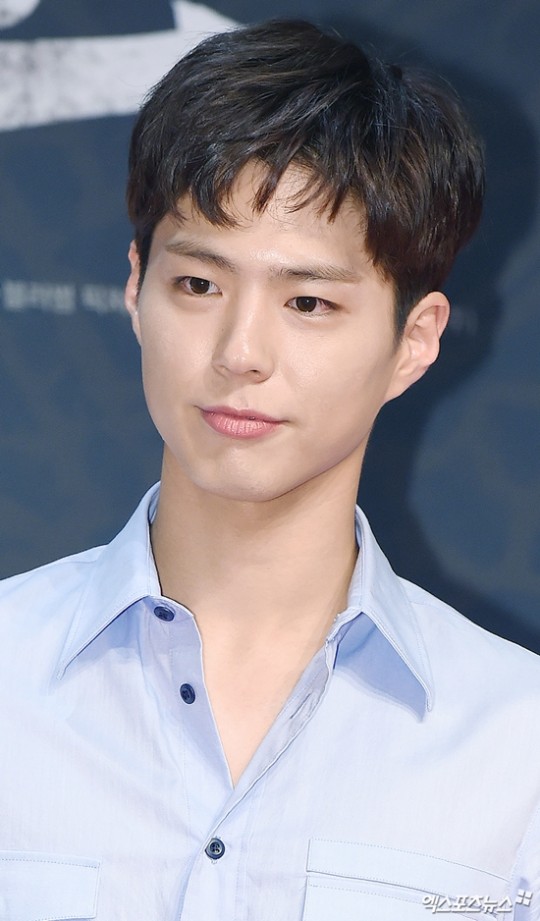 The Actor Park Bo-gum is Enlisted.Park Bo-gum Actor has passed the Navy Culture Promotional Service and will be Enlisted on August 31, 2020, said Blusham Entertainment, a subsidiary of Park Bo-gum.We plan to finish filming the movie WonderLand and the drama Youth Record until Enlisted.I would like to ask Park Bo-gum Actor to support us to fulfill our obligations of Korea Military in good health. Earlier on February 2, Park Bo-gum was reported to have applied for Navy military musicians.Park Bo-gum, who completed practical and interview tests at Navy headquarters in Gyeryong-si, Chungnam Province on the 1st, was informed of the final acceptance and was Enlisted on August 31st.Park Bo-gum, who is currently filming the movie WonderLand and TVN drama Youth Record, is about to release the movie Seo Bok.Here is an official announcement from Park Bo-gums agency:Hello. Bluthumb Entertainment. Id like to give you a message regarding the Enlisted Park Bo-gum Actor Army.Park Bo-gum Actor has passed the Navy Culture Promotional Service, and will be Enlisted on August 31, 2020.Until Enlisted, we plan to finish filming the movie WonderLand and the drama Youth Record.Please support Park Bo-gum Actor to fulfill the obligations of Korea Military in a healthy manner.Thank you.Photo = DB