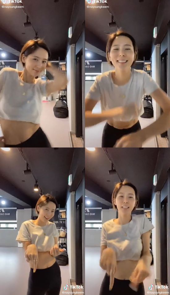 Broadcaster Kim Na-young showed off his outstanding dancing skills.On the 25th, Kim Na-young posted a video and a video on his TicToc account, I did so well and I did it originally.Kim Na-young in the public footage is dancing to music in a crop T-shirt, his slender figure and soft dance line catching his eye.Kim Na-young appeared on MBC entertainment program Radio Star broadcast on the 24th.Photo: Kim Na-young TicToc