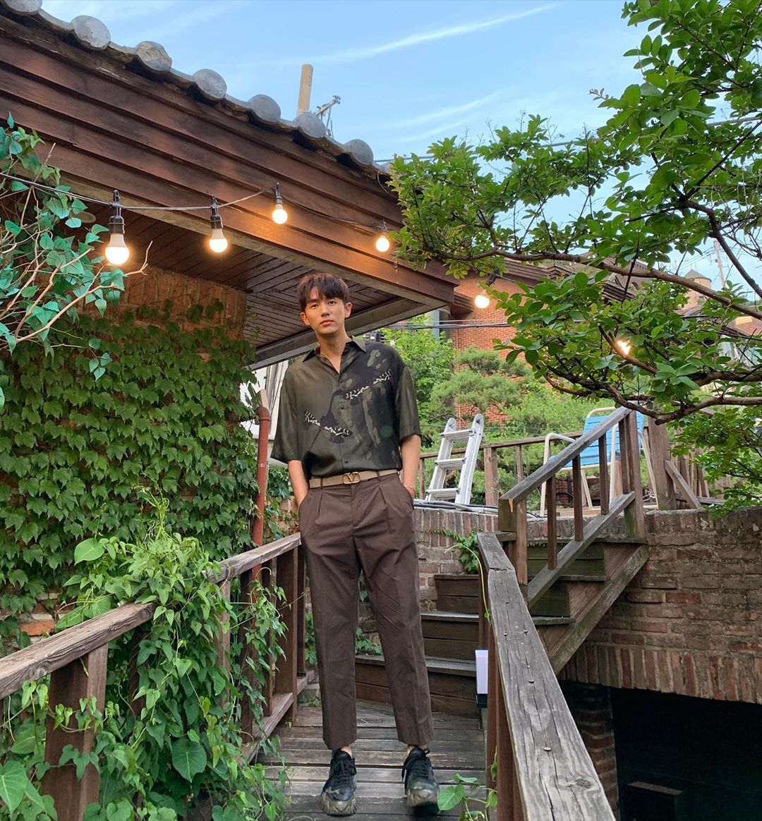 Lim Seul-ong, a group 2AM native, told me about his warm-hearted recent situation.Lim Seul-ong posted two photos on his Instagram on the 25th.Lim Seul-ong in the public photo completed a neat fashion with shirts and slacks.Lim Seul-ong caught the attention of those who showed off their warm 8th grade ratio with a big tall face and a small face.Lim Seul-ong released a new song Friends of Women with Lovelys Kay on the 16th.Photo: Lim Seul-ong Instagram