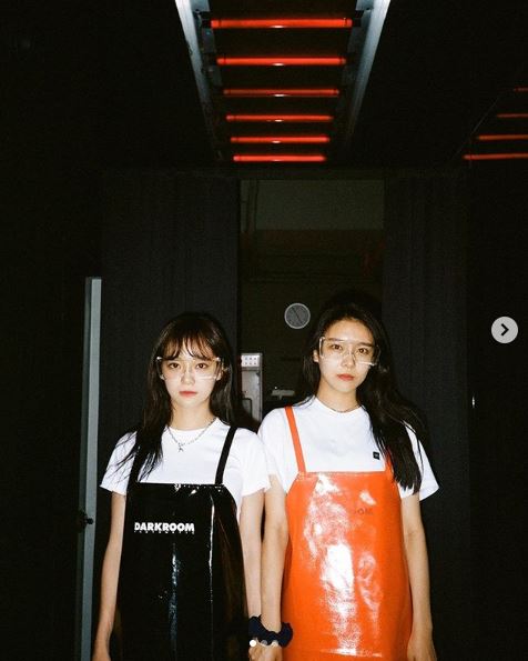 Gugudan Na Young released a two-shot with Sejeong.Na Young posted three photos on his instagram on the 25th.In the open photo, Na Young and Sejeong are staring at the camera wearing an apron in the background of a dark interior.The two men made a chic look and made an atmosphere like a movie poster.Meanwhile, Gugudan, which includes Na Young and Sejeong, released his mini album ACT.5 New Action in 2018.Photo: Na Young SNS