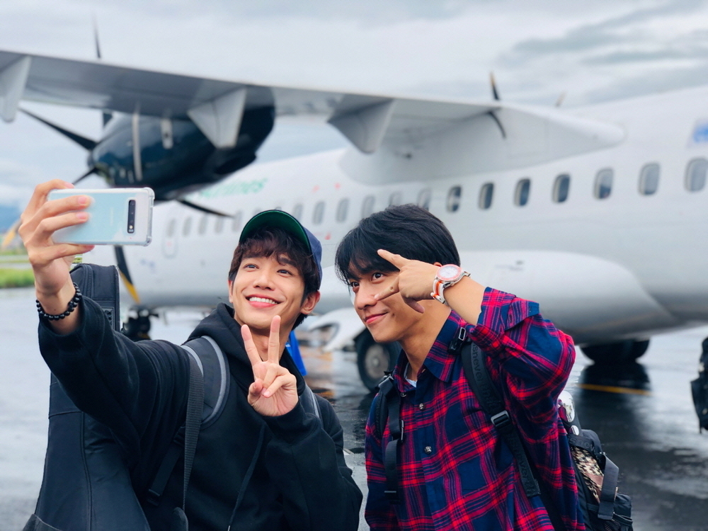 Twogether is finally released.Netflixs original series Twogether unveiled the on-site behind-the-scenes SteelSeries, which will allow you to enjoy the two mens Travel more vividly with its release on June 26.Twogether is an eye-cleaning healing travel variety that Lee Seung-gi, Ryu Ho, and two other same-age stars from the language and language are going to visit fans around Asia this summer.The behind-the-scenes SteelSeries contains the affectionate moments of Lee Seung-gi and Ryu Iho, captured during the Travel.While taking a break from the shooting, the two men, who were taking selfies side by side or looking at information about Travel, built up a more sticky friendship as Travel continued.The companys imaginary Cho Hyo-jin PD said, Especially the two actors are very attractive, especially the ones that resemble the most, said Hoonhun Brothers, who resembles a dimples that make everyone fall into a cool mouth.The two mens chemistry that breaks through the scene behind-the-scenes cut can be found in Twogether.