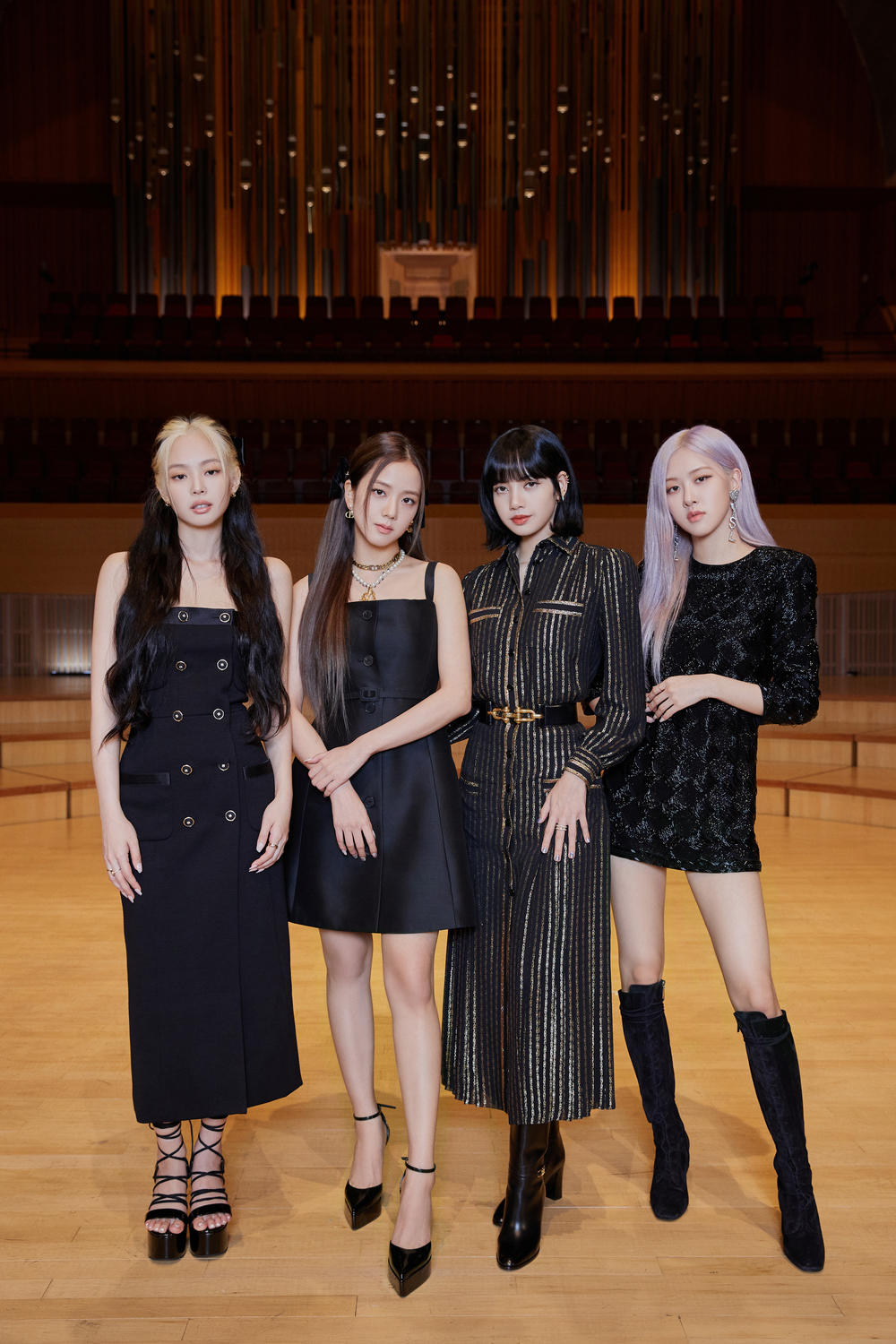 Group BLACKPINK (Lisa, JiSoo, Jenny Kim, Rosé) made a comeback.BLACKPINK held a global press conference commemorating its comeback at 2 pm Seoul on June 26.BLACKPINK conducted the event online to prevent the spread of COVID-19.BLACKPINK released its comeback testimony, new song preparation process, and activity plan at the event, adding to the expectation of global music fans.BLACKPINK will release its pre-release title How You Like That (How You Like That) at 6 p.m. on its one-note site at home and abroad.How You Like That is a song that shows the reversal of the vocals that are rising due to the change of emotions and the explosive drop part of How You Like That.Teddy wrote and composed.
