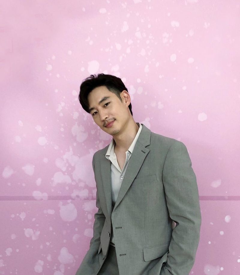 Actor Lee Je-hoon has revealed his latest situation.Lee Je-hoon posted several photos on his Instagram on June 26 with the article The 19th Misen Short Film Festival.Lee Je-hoon in the public photo shows off her warm charm: a stylish Mustache catches the eye.The netizens who watched the photos responded It is too handsome and It is completely long.Meanwhile, Lee Je-hoon appeared in the film Time of Hunting.Park Eun-hae